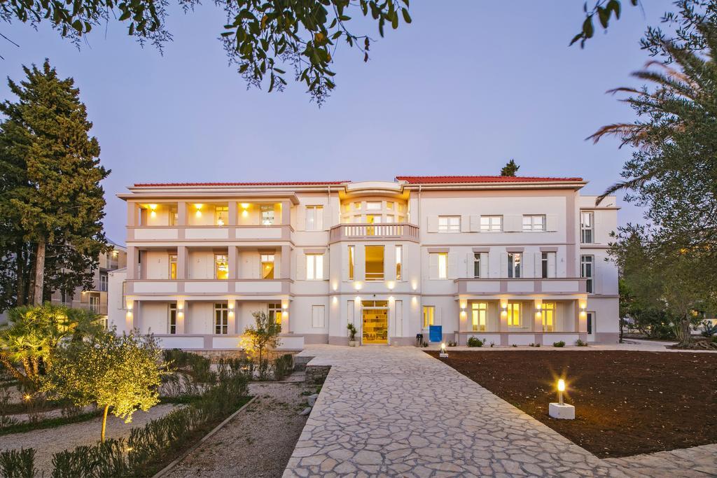 Port 9 Island Family Resort Корчула Экстерьер фото